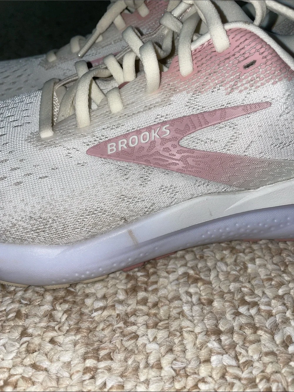 Brooks Ghost 15s Athletic Shoes